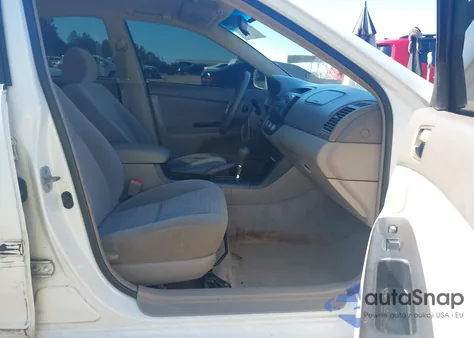 2005 Toyota Camry Le z USA, uszkodzony, nr VIN 4T1BE32K25U014617